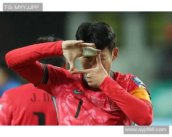 足球明星场上踢口香糖引发热议球迷热情与运动精神的碰撞