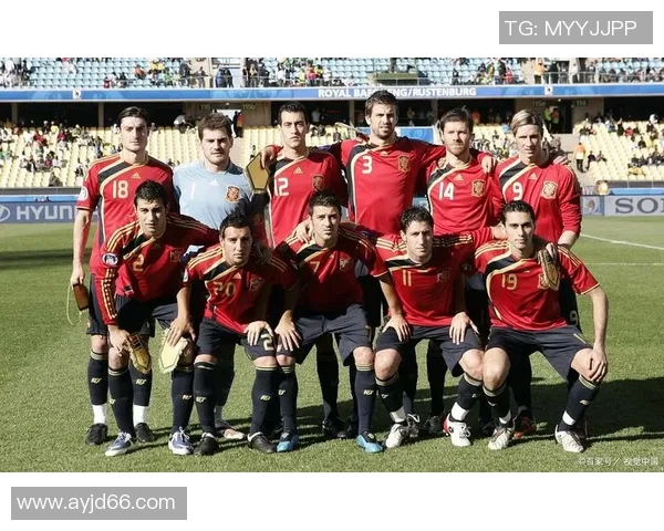 足球明星球员球服的魅力与风格解析，展现个性与团队精神的完美结合